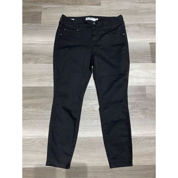 Torrid NWT Denim Black Jeans Jeggings Button Detailing Pants, Size 14S - Picture 1 of 11